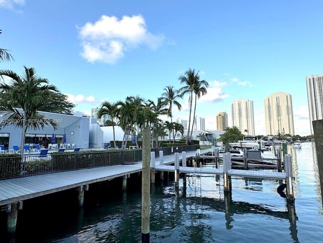 Building Photo - 336 Poinciana Island Dr