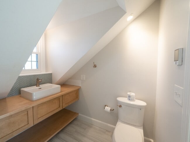 Building Photo - 210 Third St