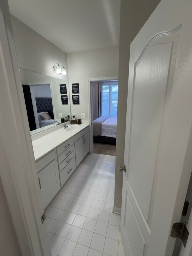 Building Photo - 2770 Lanham Hill Cir