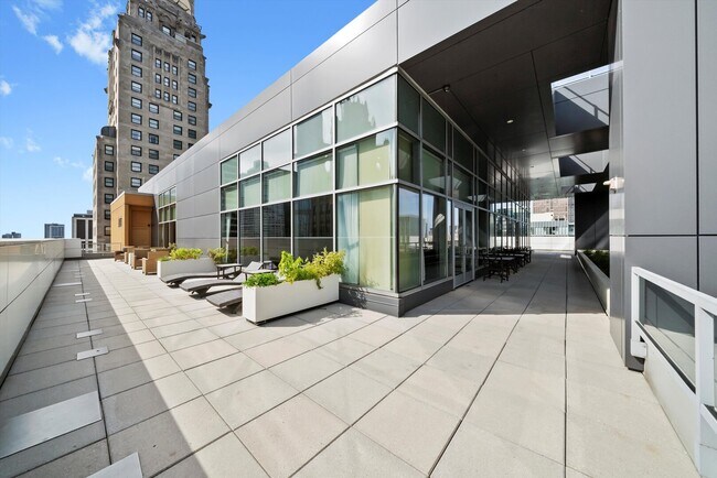Building Photo - 160 E Illinois St