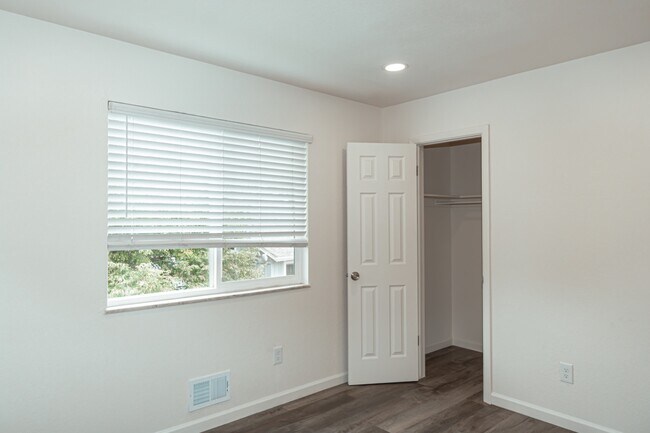 Building Photo - 7355 S Garfield Ct