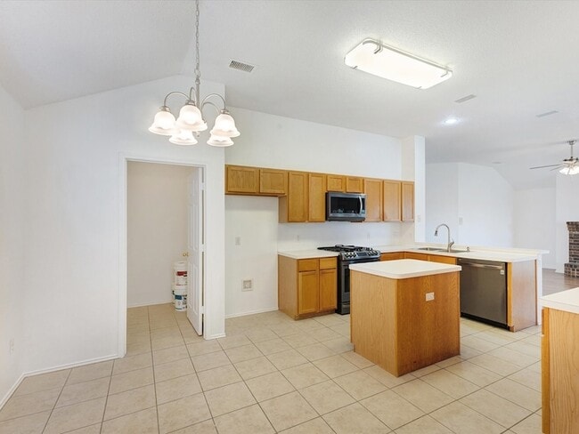 Building Photo - 823 Ashley Pl
