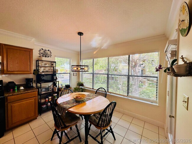 Building Photo - 225 S Tropical Trail