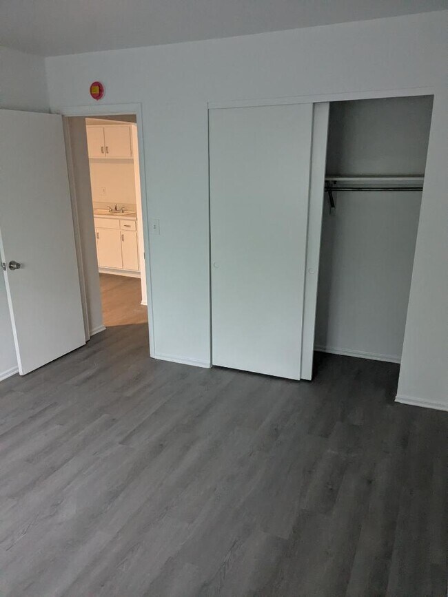 Building Photo - 620 Pedretti Ave