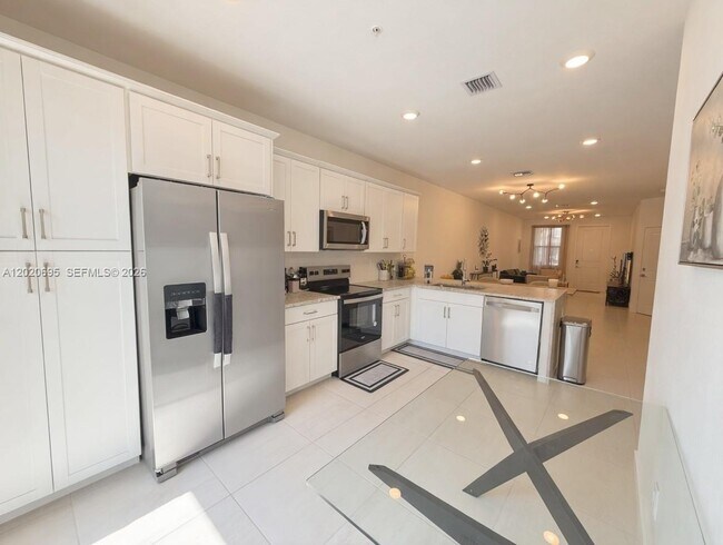 Building Photo - 217 SW 170th Ave