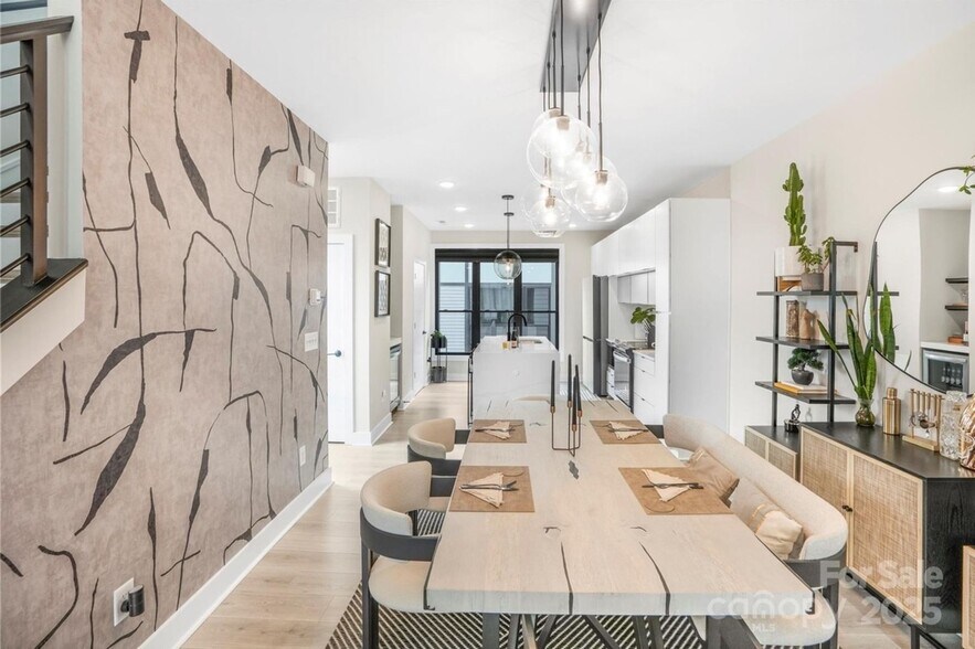 Building Photo - 215 Freeland Ln