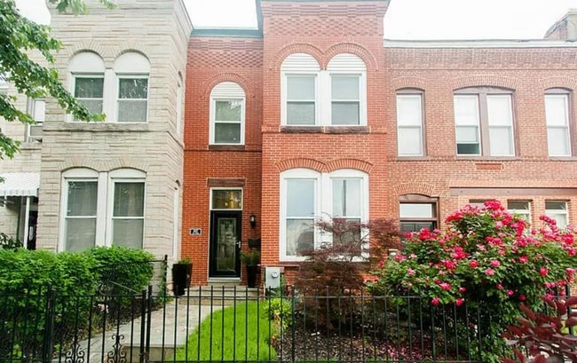 Building Photo - Charming Rowhouse Retreat in the Heart of DC!