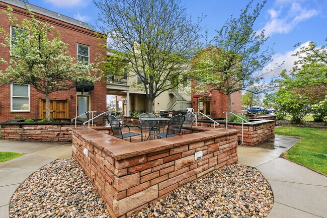 Building Photo - 401 Mason Ct