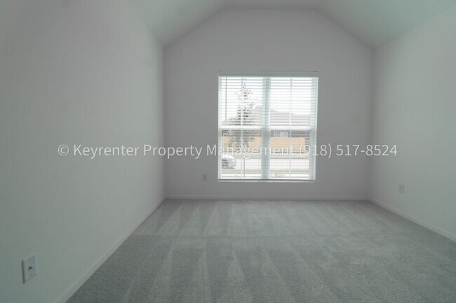 Building Photo - 2908 S Redwood Ave