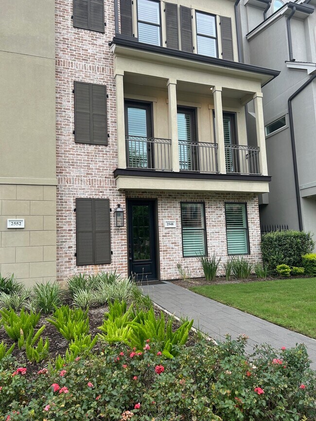 Building Photo - 2548 N Bay Pl