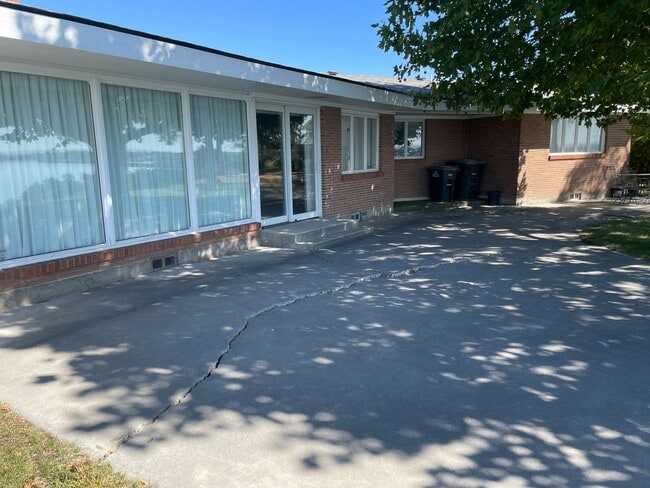 Building Photo - Lake Front Home For Rent! 1/2 Off First Full Months Rent Move in Special!!!