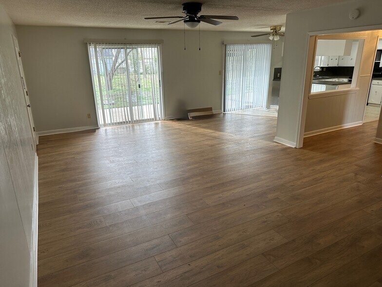 Building Photo - 323 Lance Cir