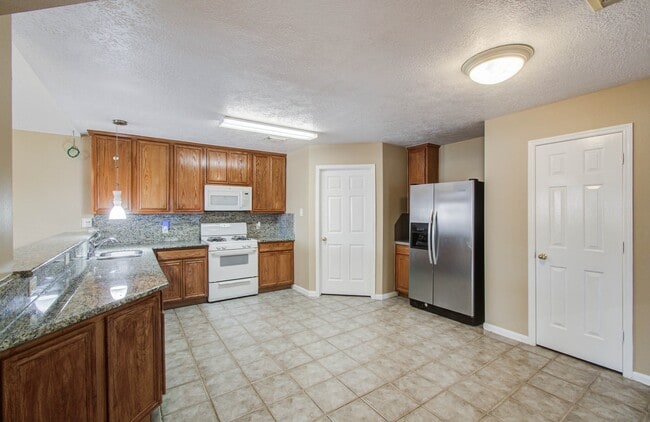 Building Photo - 5010 Brower Crest Dr