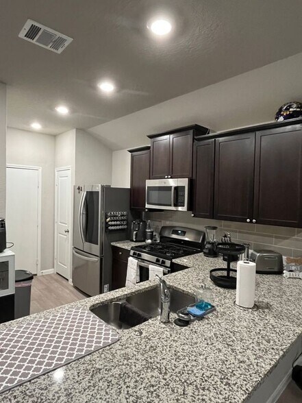 Building Photo - 5726 Cicada Cir