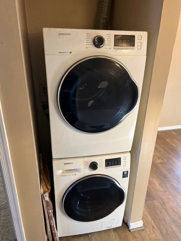 Building Photo - 2 Banyan Wood Ct