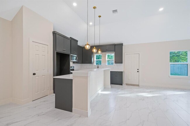 Building Photo - 16346 Summer Dawn Ln