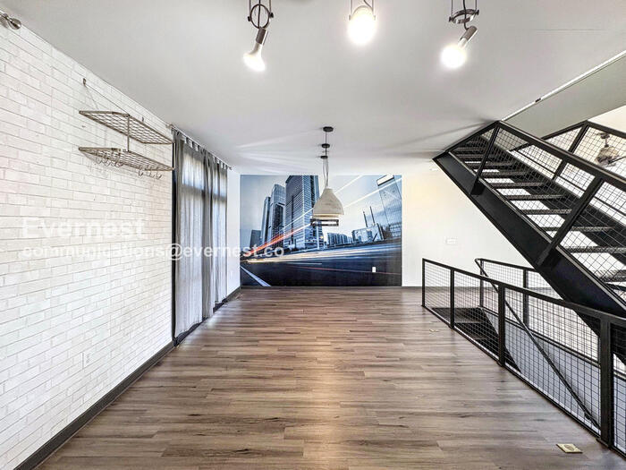 Building Photo - 1273 MacKintosh pknw