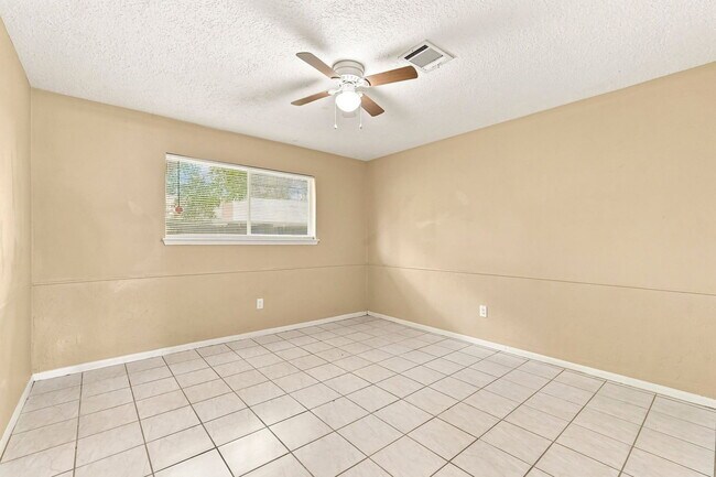 Building Photo - 703 Conestoga Cir