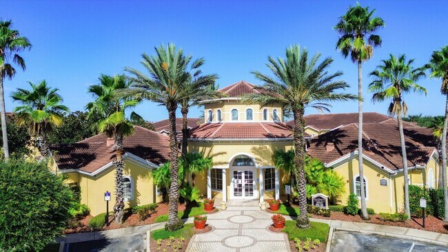 Building Photo - Beautiful 3 Bedroom, 2 Bath with Volume ceilings and Private Garage!