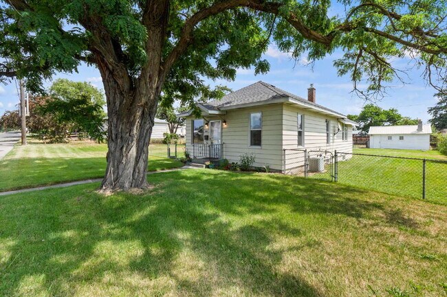 Primary Photo - "Charming Spokane Retreat: Cozy 2-Bedroom ...