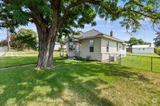 Building Photo - "Charming Spokane Retreat: Cozy 2-Bedroom ...