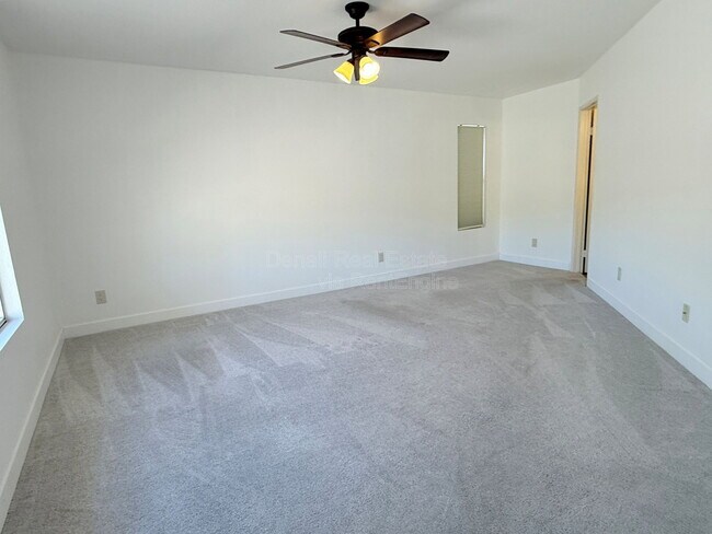 Building Photo - 4536 E Cheyenne Dr