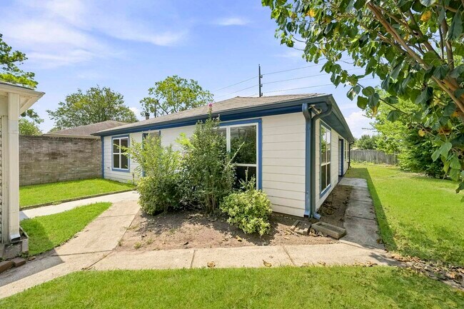 Building Photo - 16250 Indian Mill Dr