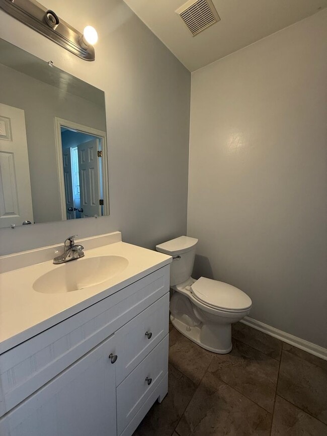 Building Photo - 733 Vanguard Pl