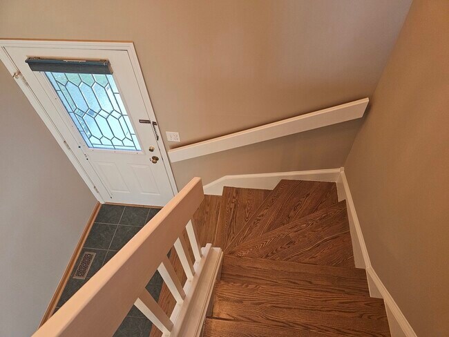 Building Photo - 475 Bridle Trail