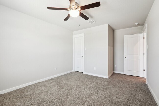 Building Photo - 2310 Calvert Dr