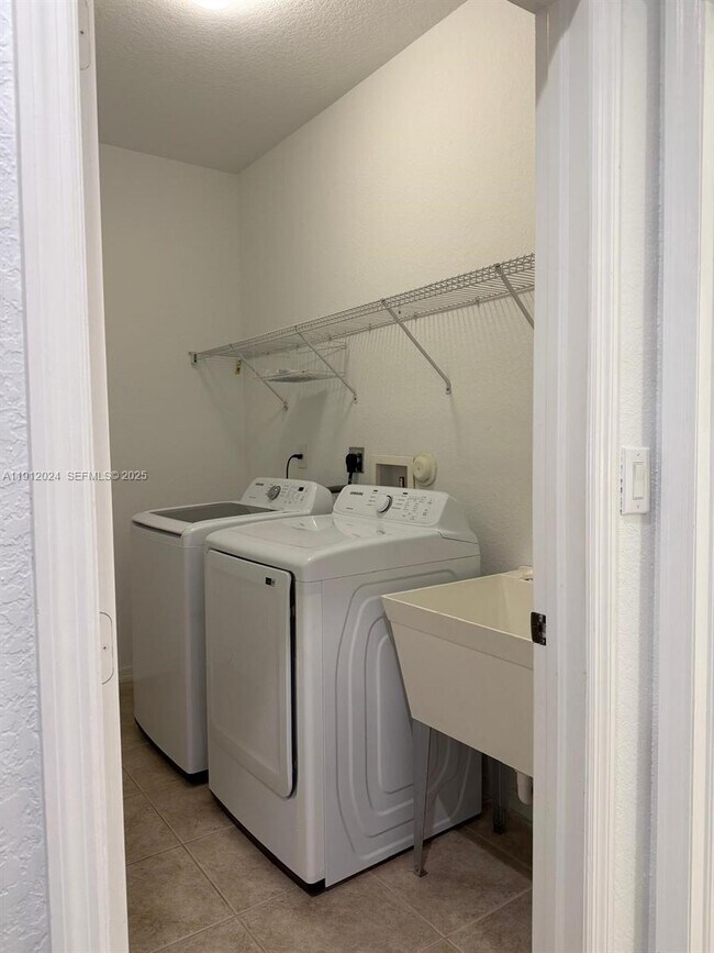 Building Photo - 14934 SW 41st Ln