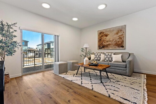 Building Photo - 7475 W Swain Ln