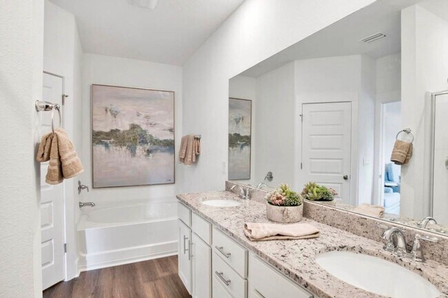 Building Photo - Charming 4BR House in a Calm and friendly ...