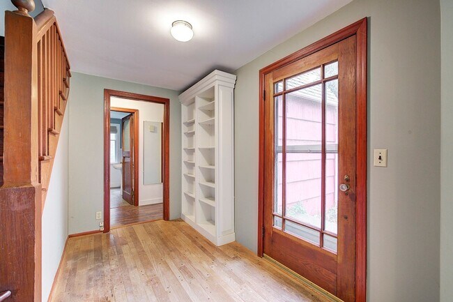 Building Photo - 5Bd/2.5Ba Redmond House