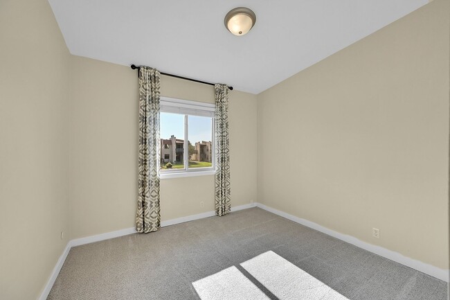 Building Photo - 1058 Fontmore Rd