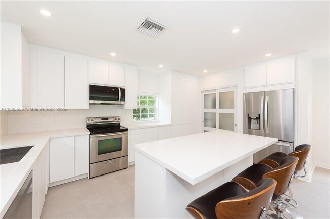 Building Photo - 6520 SW 76th St