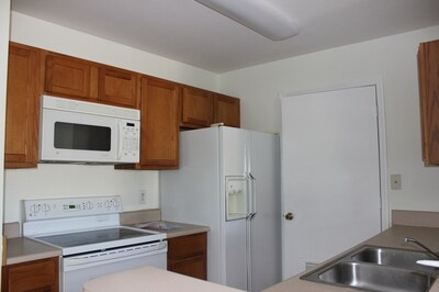 Building Photo - ANNUAL RENTAL - VANDERBILT PLACE-CAMDEN COVE 2 BED / 2 BATH