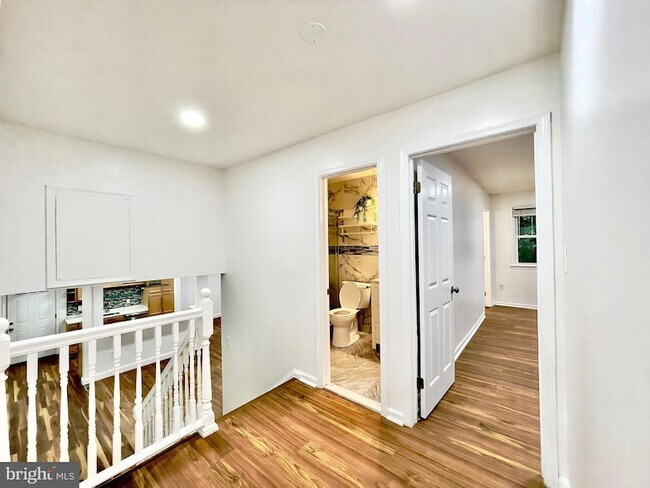 Building Photo - 1402 Mullins St