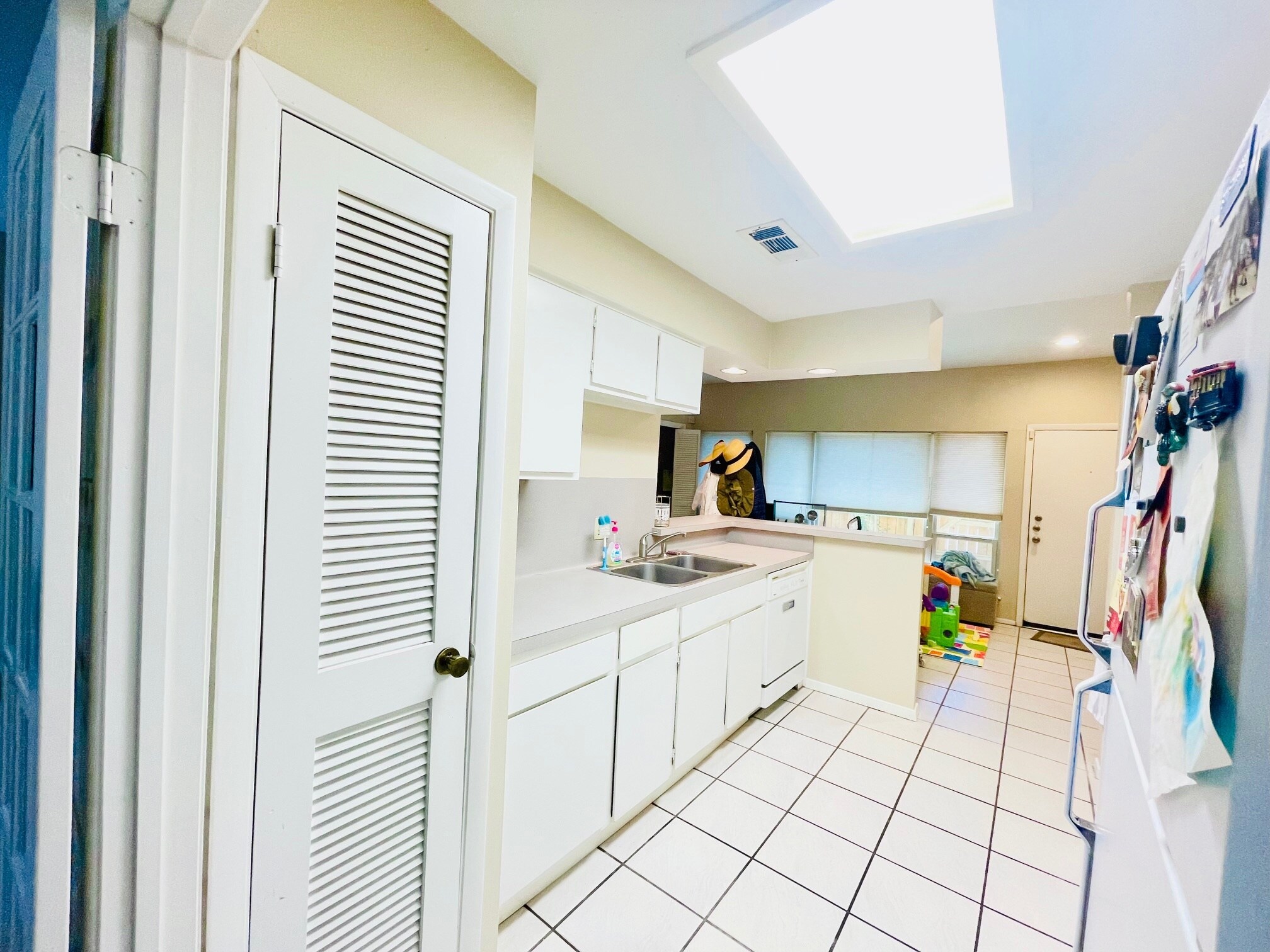 Kitchen - 8263 Wednesbury Ln
