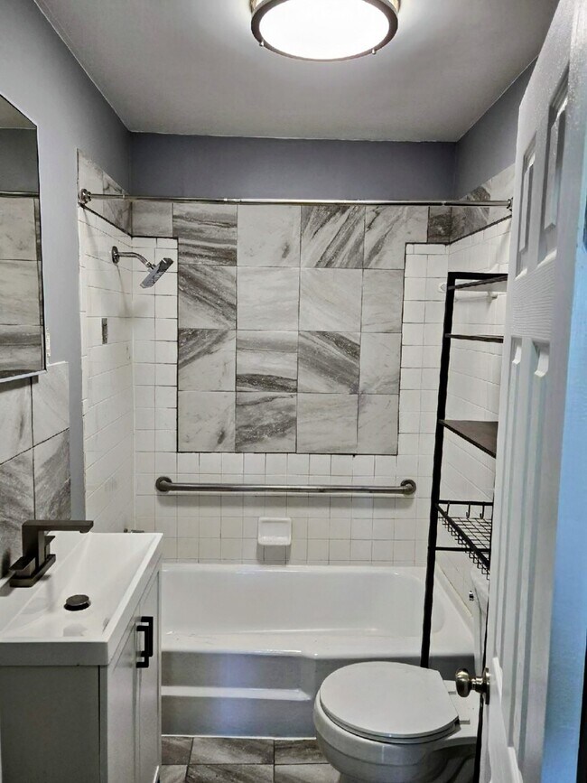 Building Photo - 2347 Bolden Dr