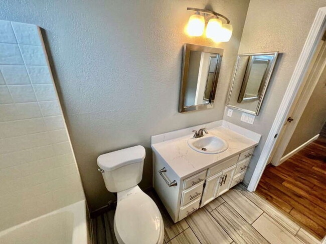 Building Photo - 1605 Paseo Flores Dr