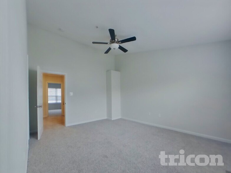 Building Photo - 10721 Esprit Pl