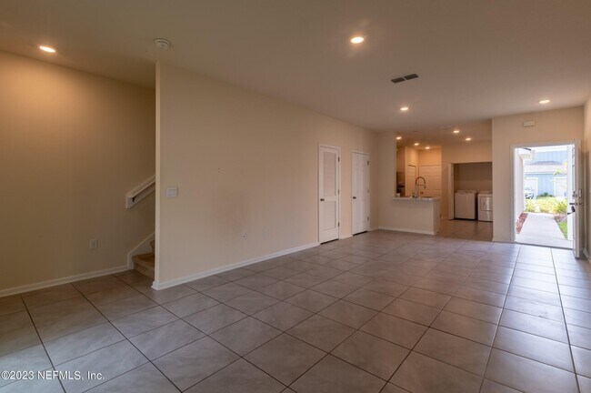 Building Photo - 871 Observatory Pkwy