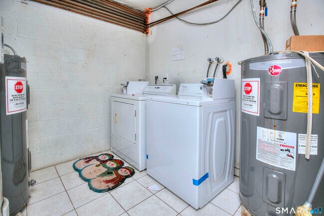 Building Photo - 638 Cove Rd