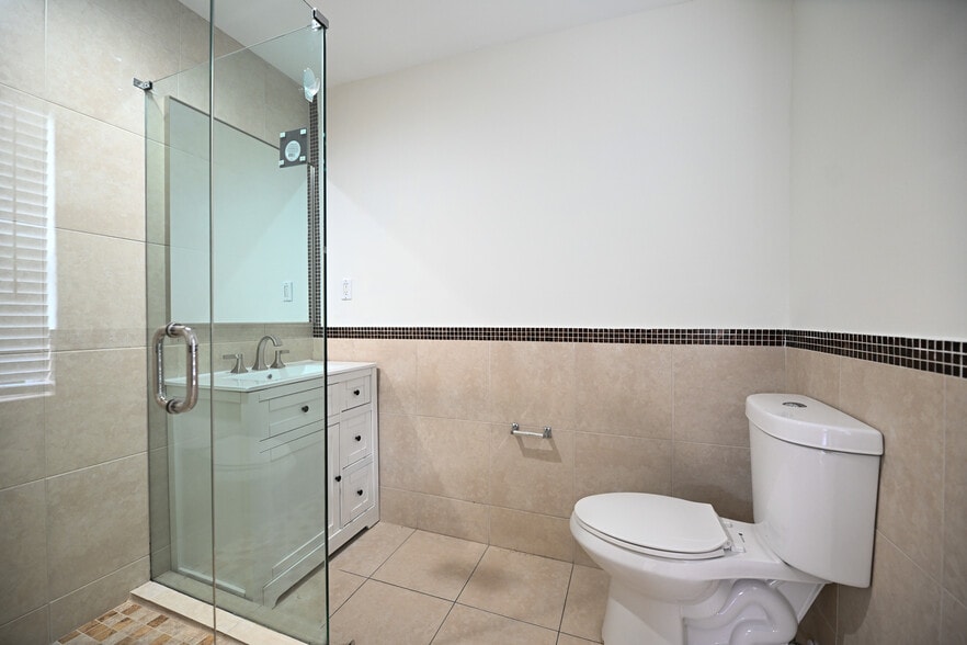 Building Photo - 2507 N 66th Ave