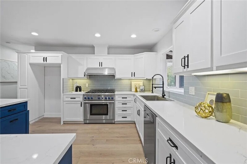 Building Photo - 21171 Colina Dr