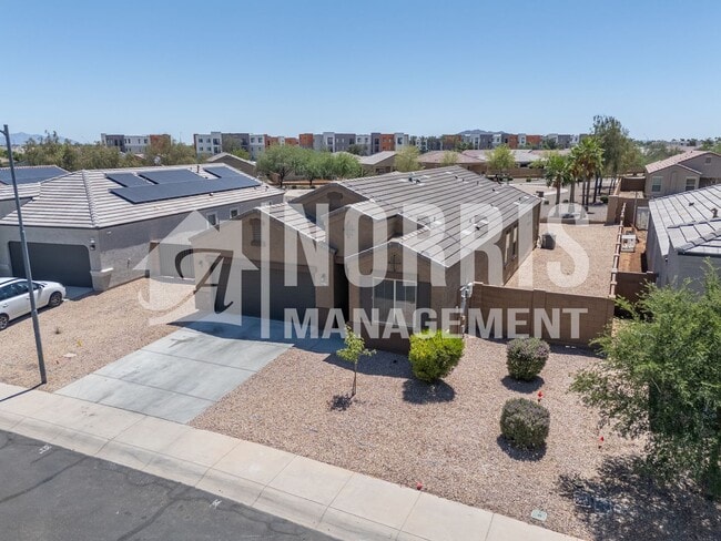 Building Photo - Low Maintenance Home Centrally Located