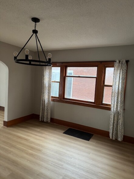 Building Photo - 1856 S Rundle Ave