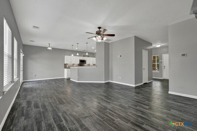 Building Photo - 400 Summer Dr