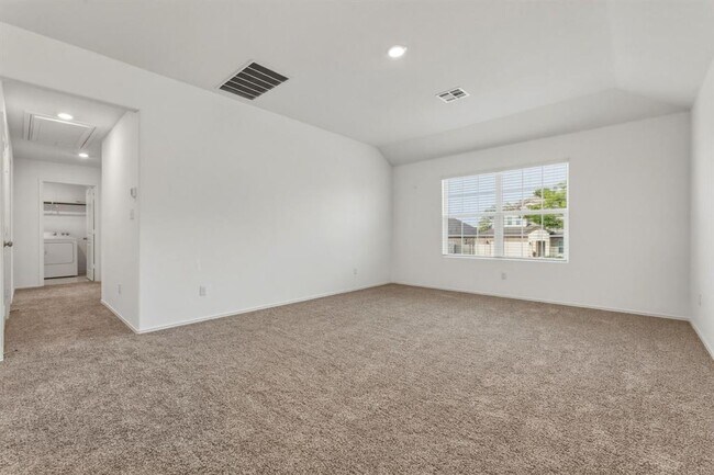 Building Photo - 913 Legends Ln